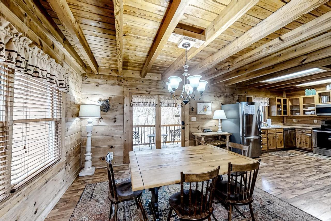 Mountain Lion'S Tales Villa Гетлинбург Екстериор снимка
