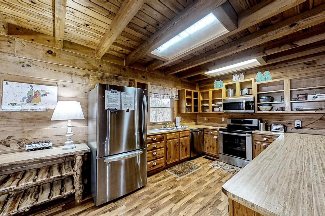 Mountain Lion'S Tales Villa Гетлинбург Екстериор снимка