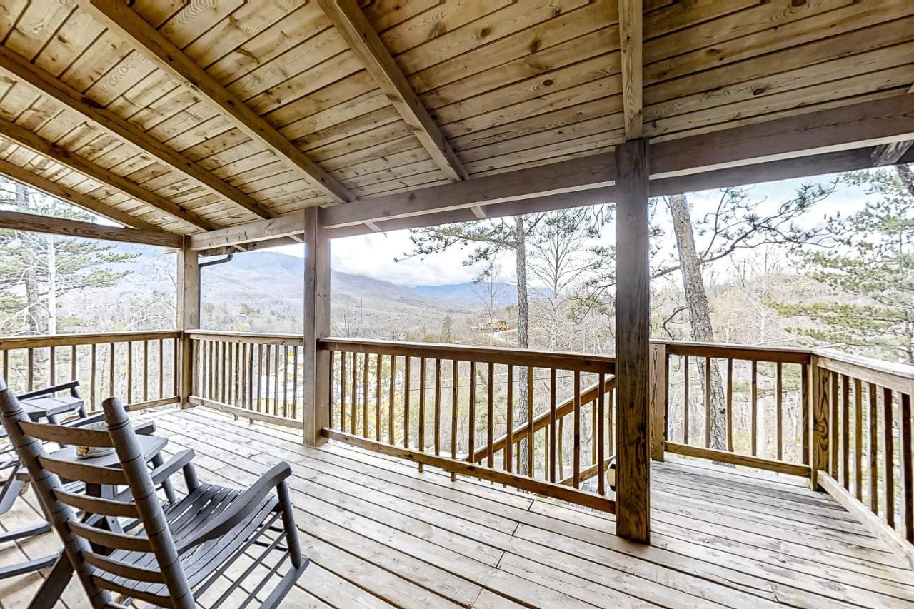 Mountain Lion'S Tales Villa Гетлинбург Екстериор снимка