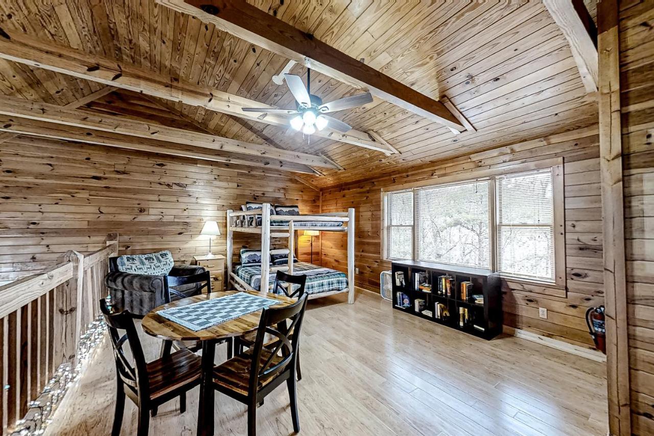 Mountain Lion'S Tales Villa Гетлинбург Екстериор снимка