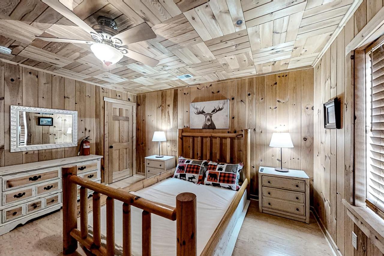 Mountain Lion'S Tales Villa Гетлинбург Екстериор снимка