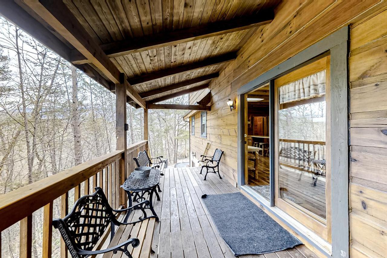 Mountain Lion'S Tales Villa Гетлинбург Екстериор снимка