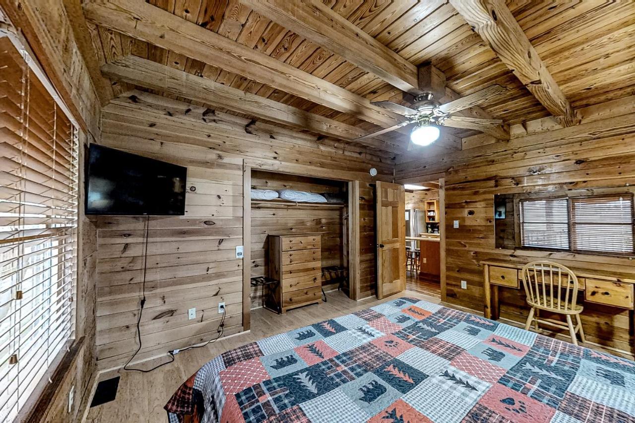 Mountain Lion'S Tales Villa Гетлинбург Екстериор снимка