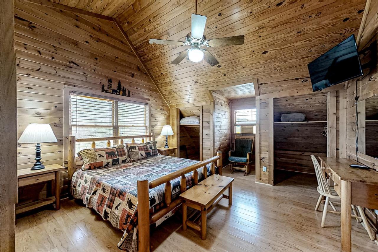 Mountain Lion'S Tales Villa Гетлинбург Екстериор снимка